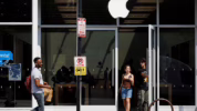 penundaan peluncuran iPhone 18