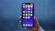 Biaya servis layar iPhone