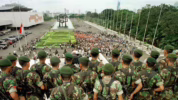 Menteri Ekonomi RI mundur 1998