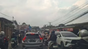 Jalur Puncak macet parah