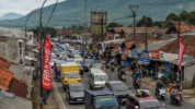 Jalur Nagreg macet panjang