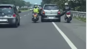Aksi polisi stut mobil mogok di Tol Cipali