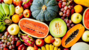 Cara makan buah yang benar