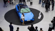 Mobil listrik Xiaomi SU7 terbaru