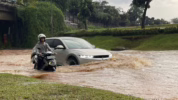 Bahaya mobil listrik terjang banjir