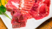 menghilangkan bau daging kambing