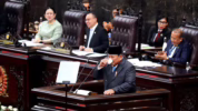 momen Prabowo minum kopi
