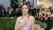 Gaun Jisoo Belum Dikembalikan