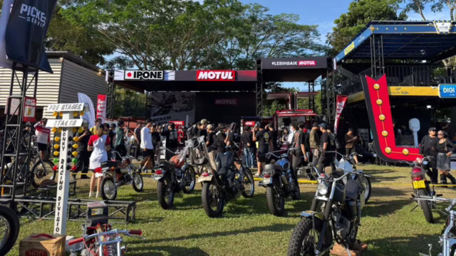 pelumas motor 2-tak premium