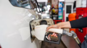 Pilihan Mobil Bekas yang Aman Pakai Pertalite