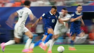 tren sepatu pink Piala Dunia 2026
