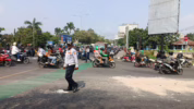 cara mengemudi truk yang aman