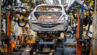 pengembangan mobil Nissan
