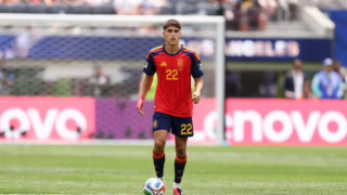 Barcelona berburu bek baru