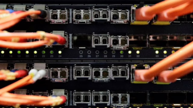 mantan karyawan hapus server