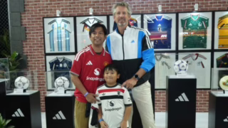 Rian D'Masiv ketemu Edwin Van Der Sar