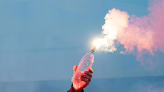 teror bom molotov di Yunani